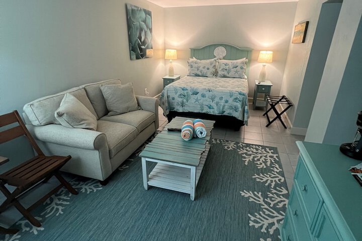 Tarpon Tale Inn