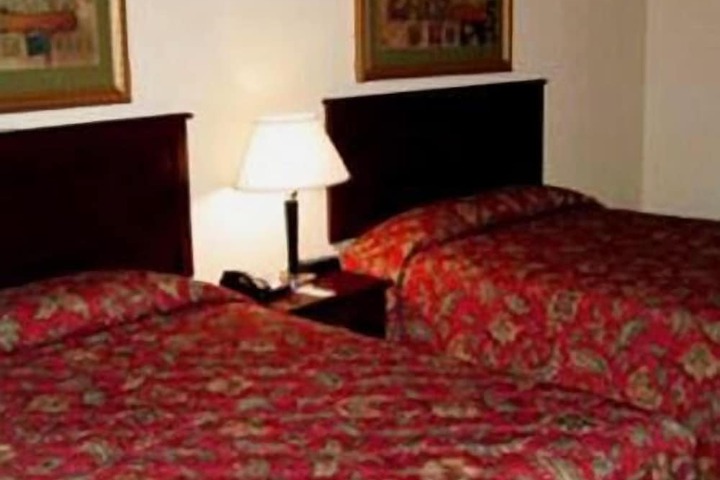 HomeTown Hotel Bryant