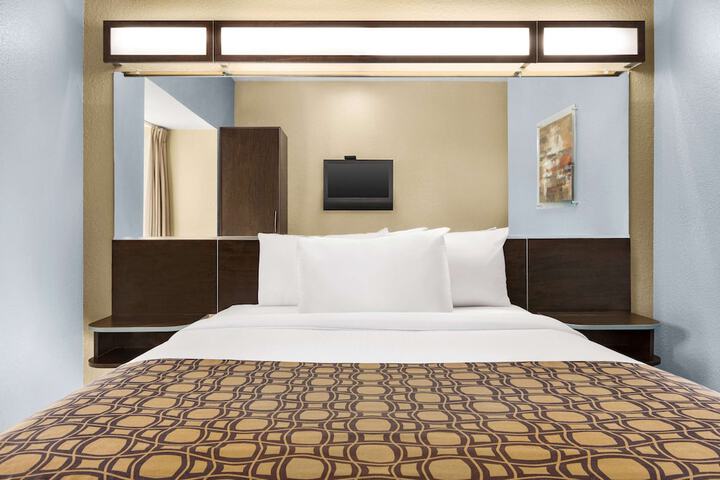 Room 30 of 51