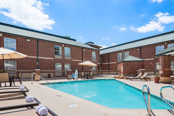 Pool 4 of 25
