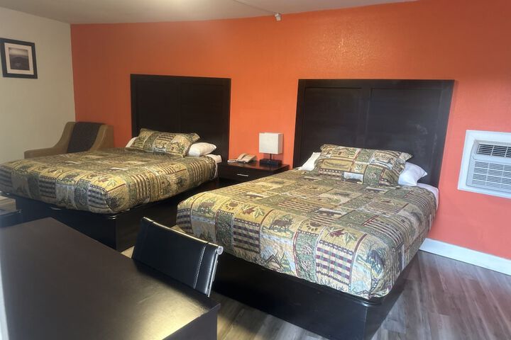 Room 11 of 25