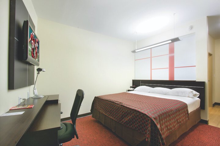 Room 7 of 16