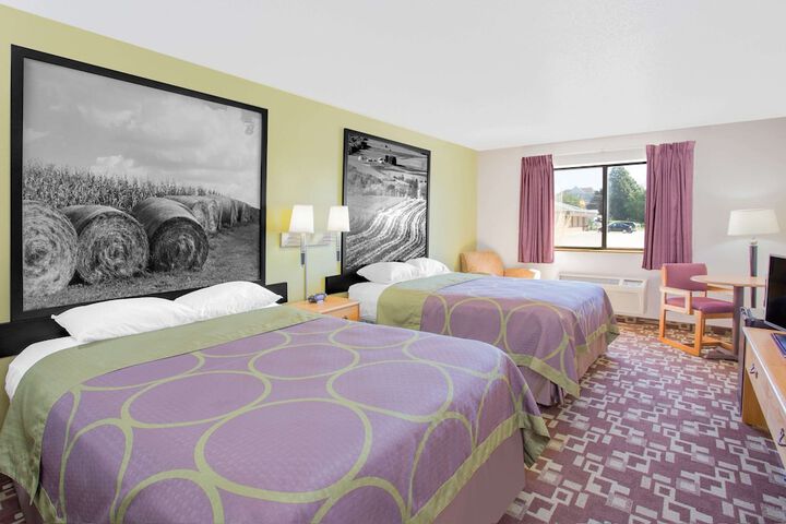 Super 8 by Wyndham Independence IA