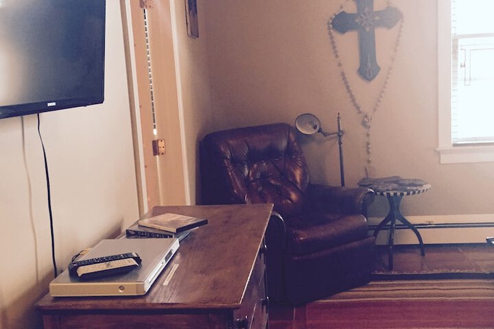 Room 27 of 34