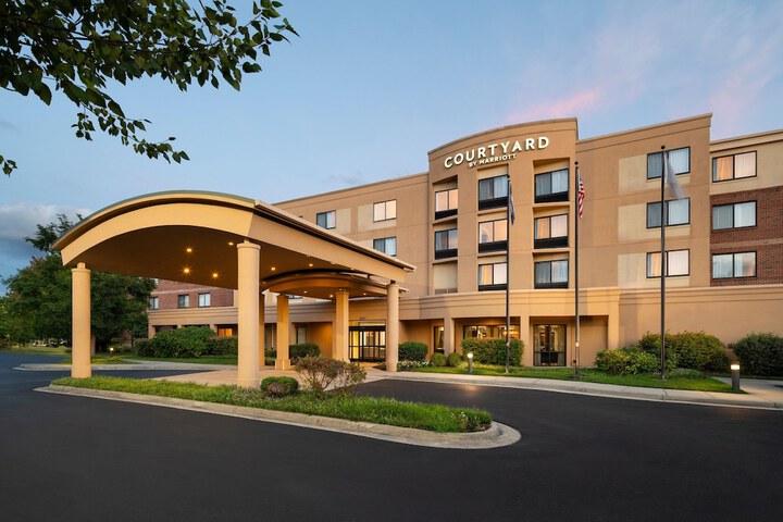 Courtyard by Marriott Richmond North