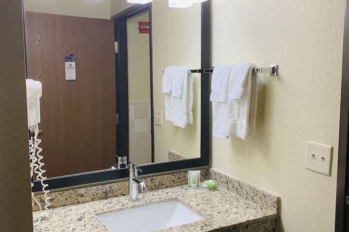 AmericInn by Wyndham Kewanee