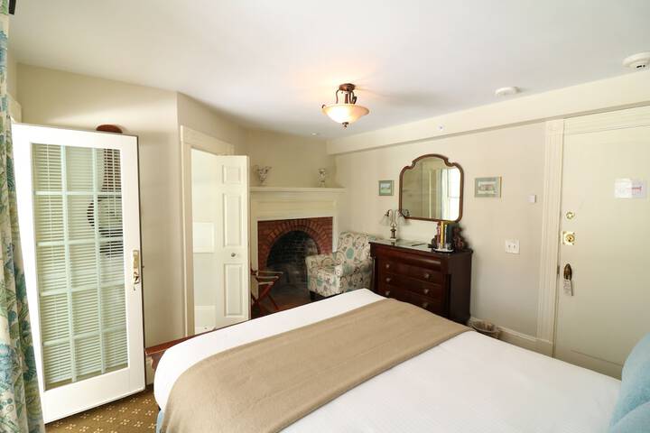 Room 53 of 112