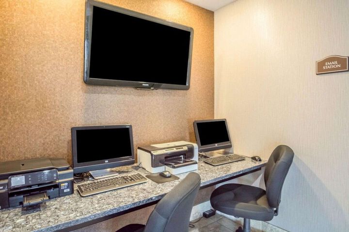 Business Center 30 of 31