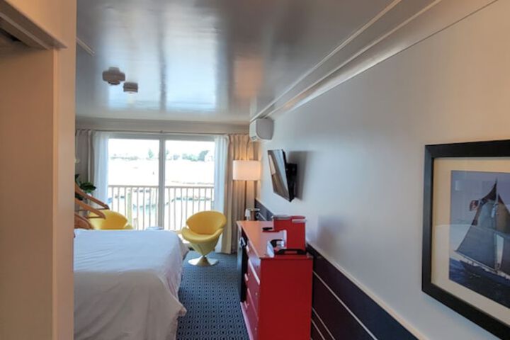 Room 27 of 146