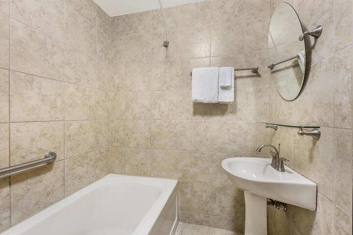Best Western Plus Swiss Chalet Hotel & Suites