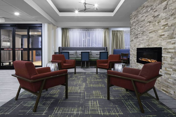 Hampton Inn by Hilton Concord / Bow