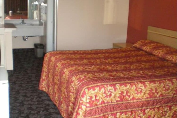 Ontario Inn & Suites