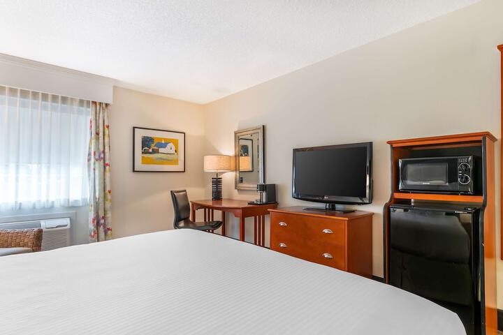 Best Western Plus University Park Inn & Suites