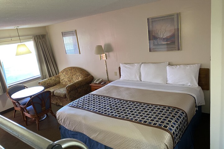 Room 22 of 28