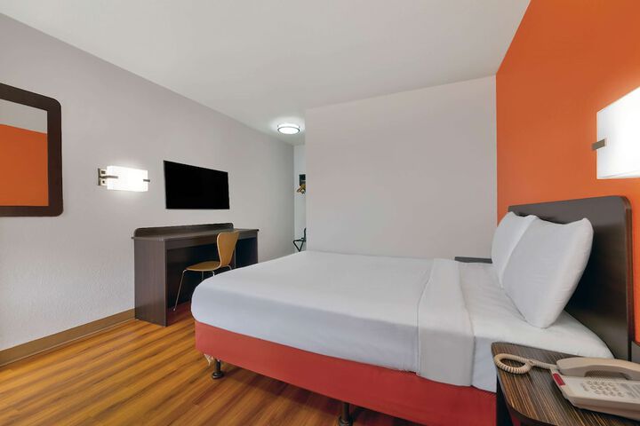 Room 13 of 19