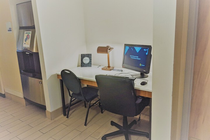 Business Center 36 of 37