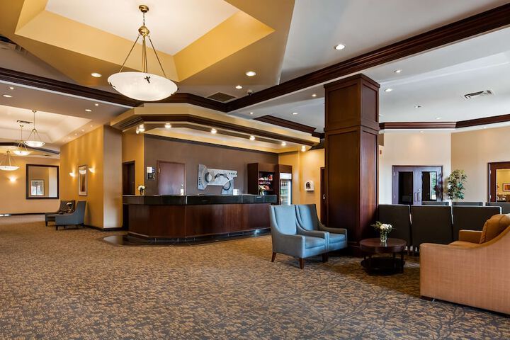 Best Western Plus Winnipeg Airport Hotel