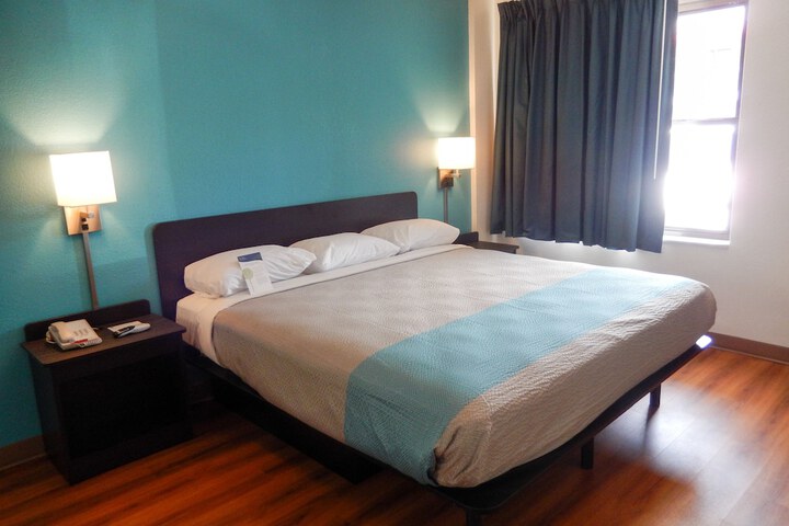 Room 42 of 59
