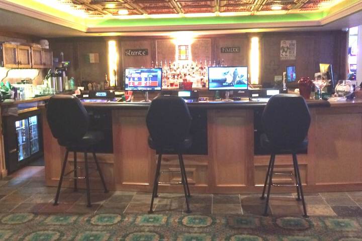 Midnight Rose & McGills Hotel & Casino