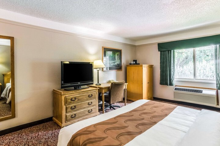 Room 32 of 62