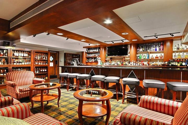 Lounge 66 of 74