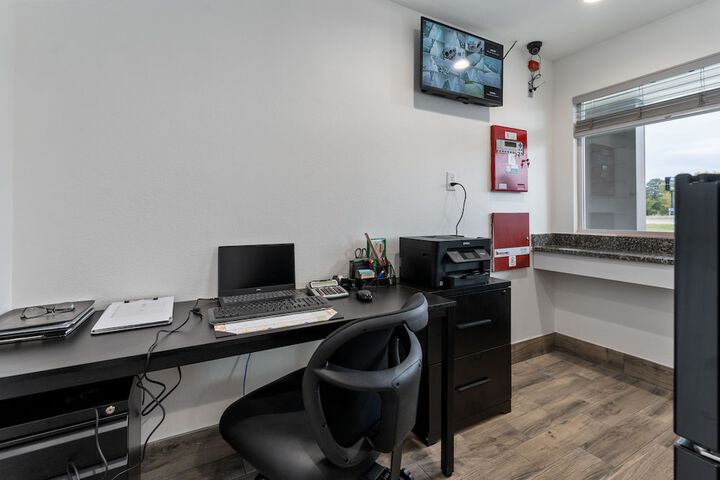 Business Center 43 of 44