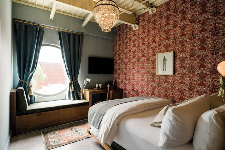 Room 53 of 74