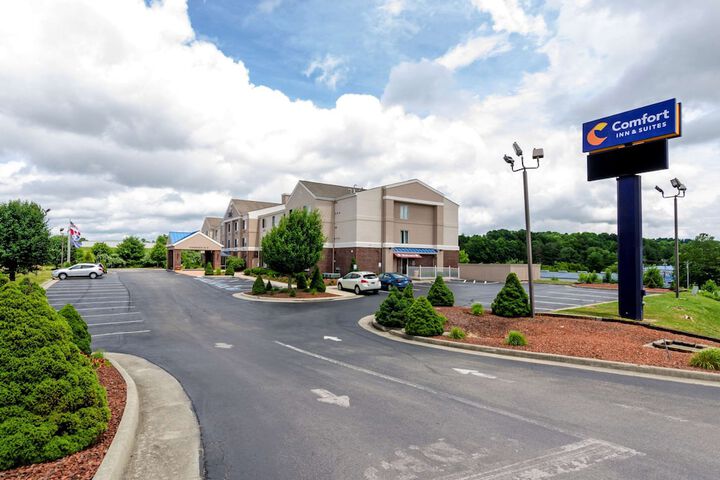 Comfort Inn & Suites Hillsville I-77