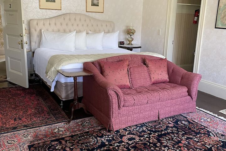 Moseley Cottage Inn & Town Motel
