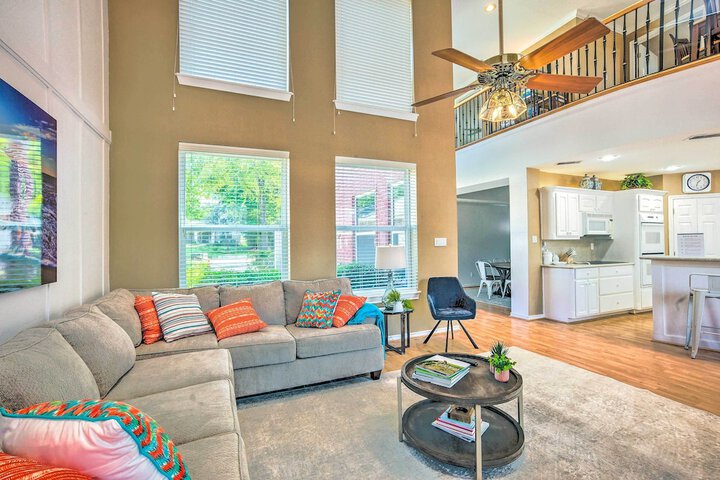 Beautiful Montgomery Home w / Lakefront Deck!