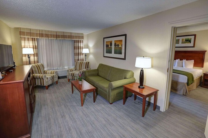 Room 19 of 37