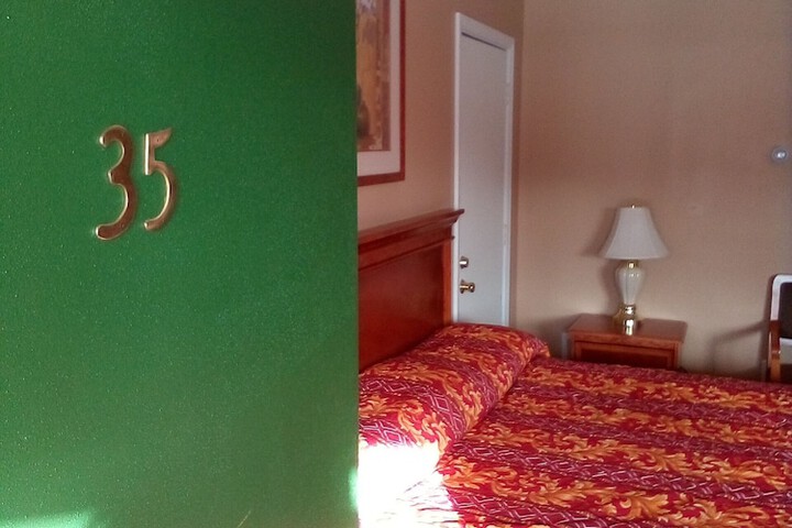 Room 43 of 66