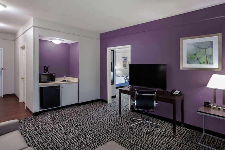 Room 35 of 46
