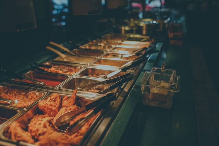 Dining 32 of 48