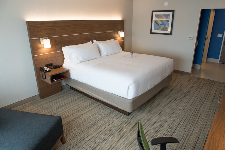 Holiday Inn Express & Suites Louisville N - Jeffersonville by IHG