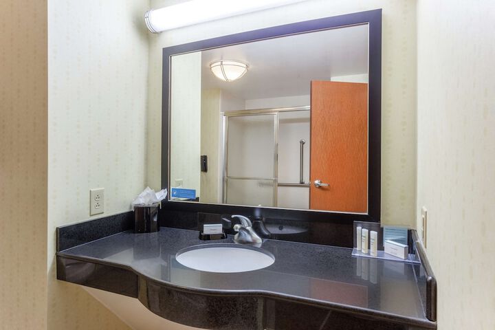 Room 6 of 22