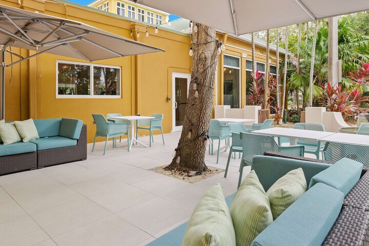 Hotel Exterior 63 of 64