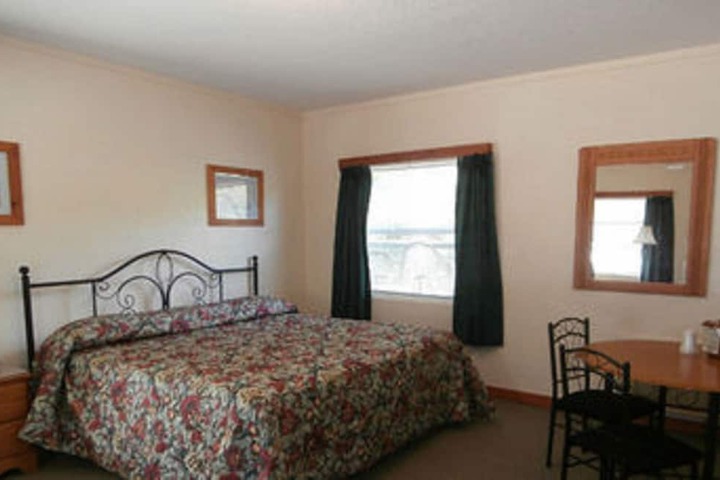Riverbend Lodging