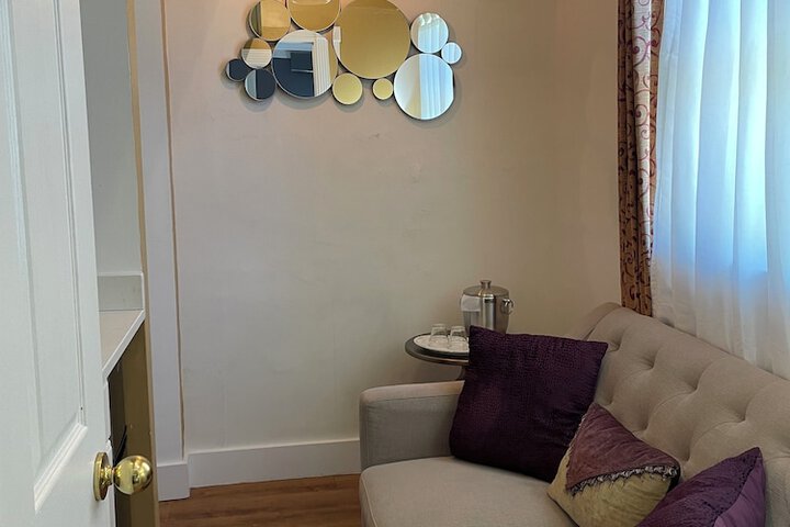 Room 47 of 100