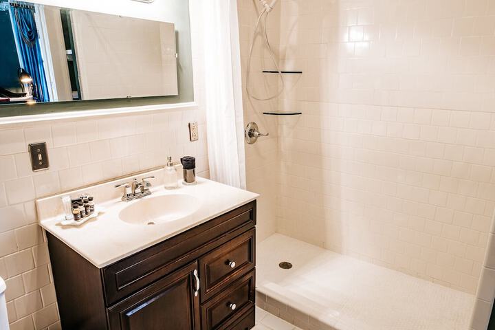 Heritage House Bed & Breakfast - Boutique Adults-Only Inn