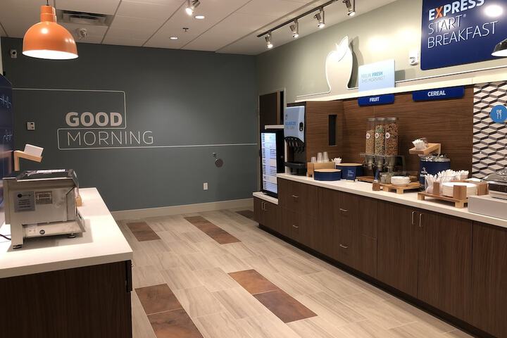 Holiday Inn Express & Suites Racine by IHG