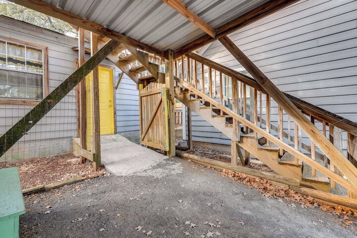 Cozy Couples Cottage w / View Near Canyon Lake!