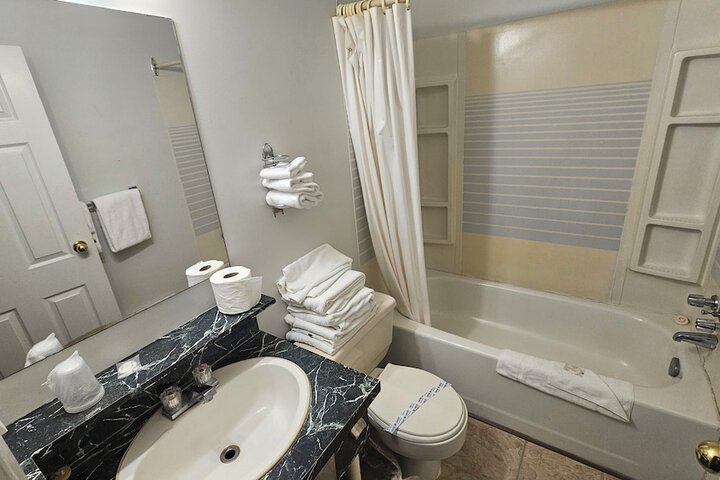 Camelot Court Motel