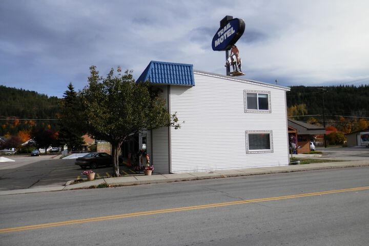 Trail Motel