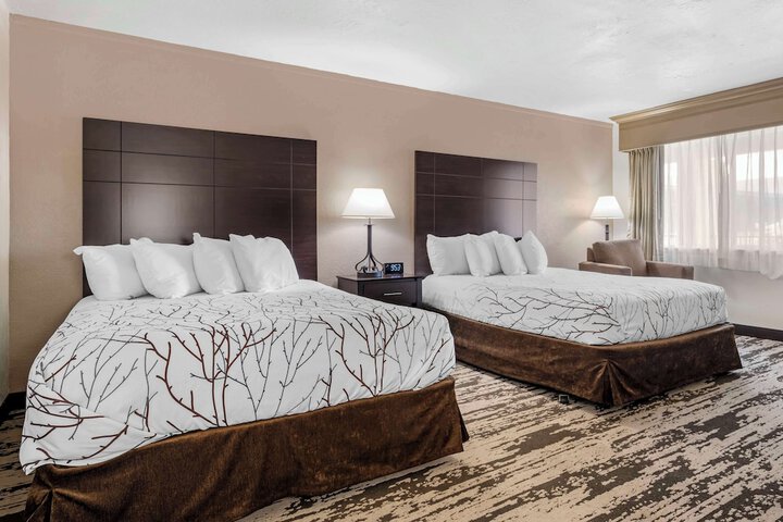 Room 25 of 43