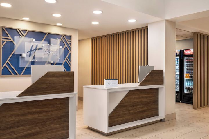 Holiday Inn Express Syracuse Airport by IHG