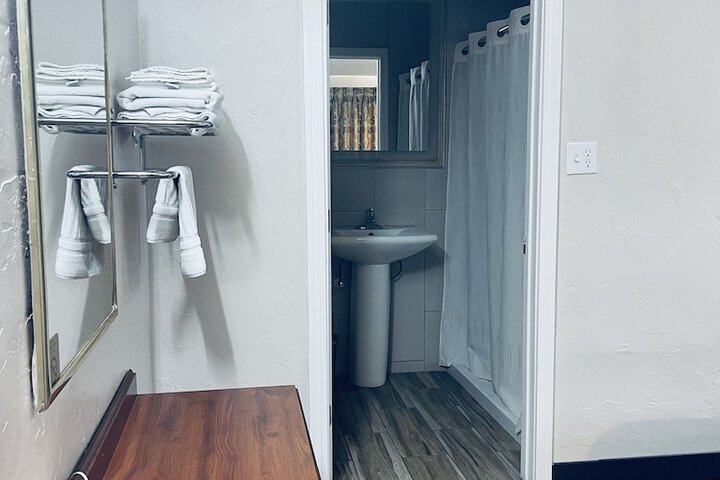 Room 14 of 37