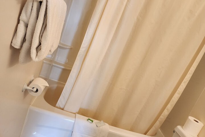 Room 11 of 11