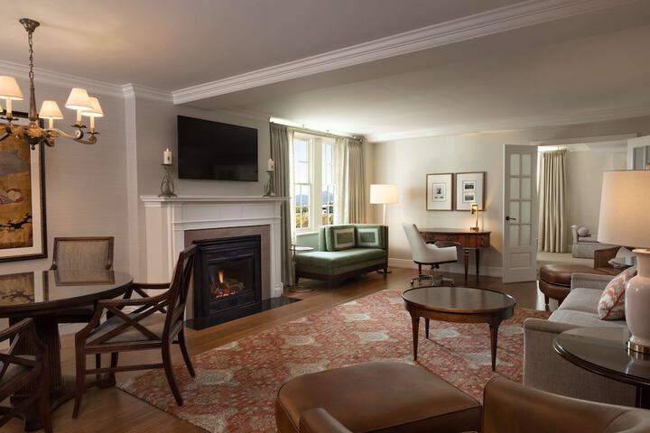Hotel Roanoke & Conference Center Curio Collection by Hilton