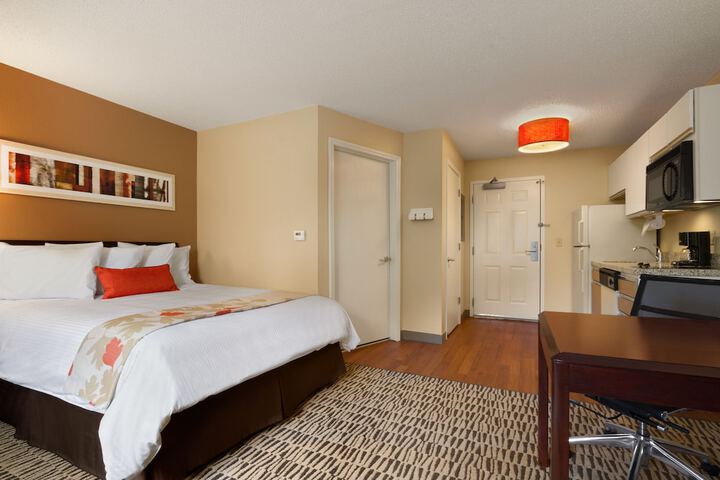 Room 8 of 30